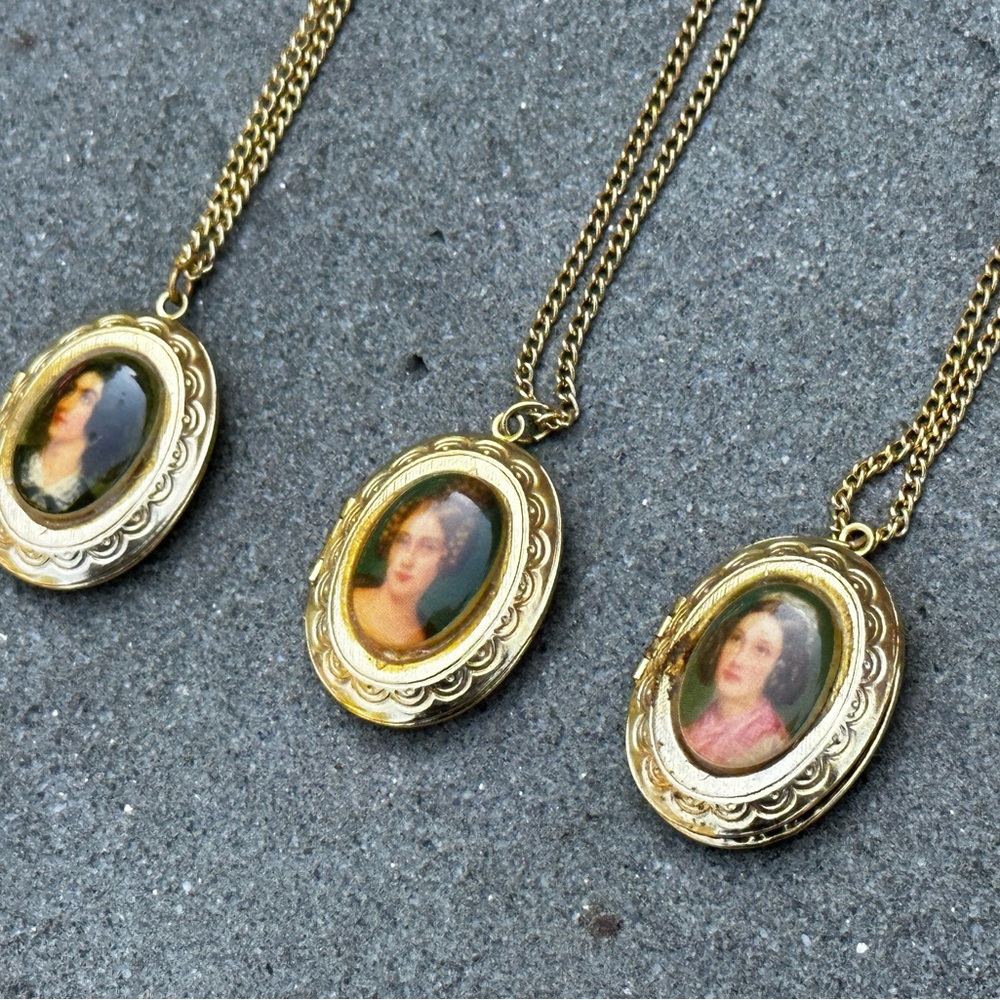 Vintage Cameo Pendant Necklaces on vintage gold tone chains